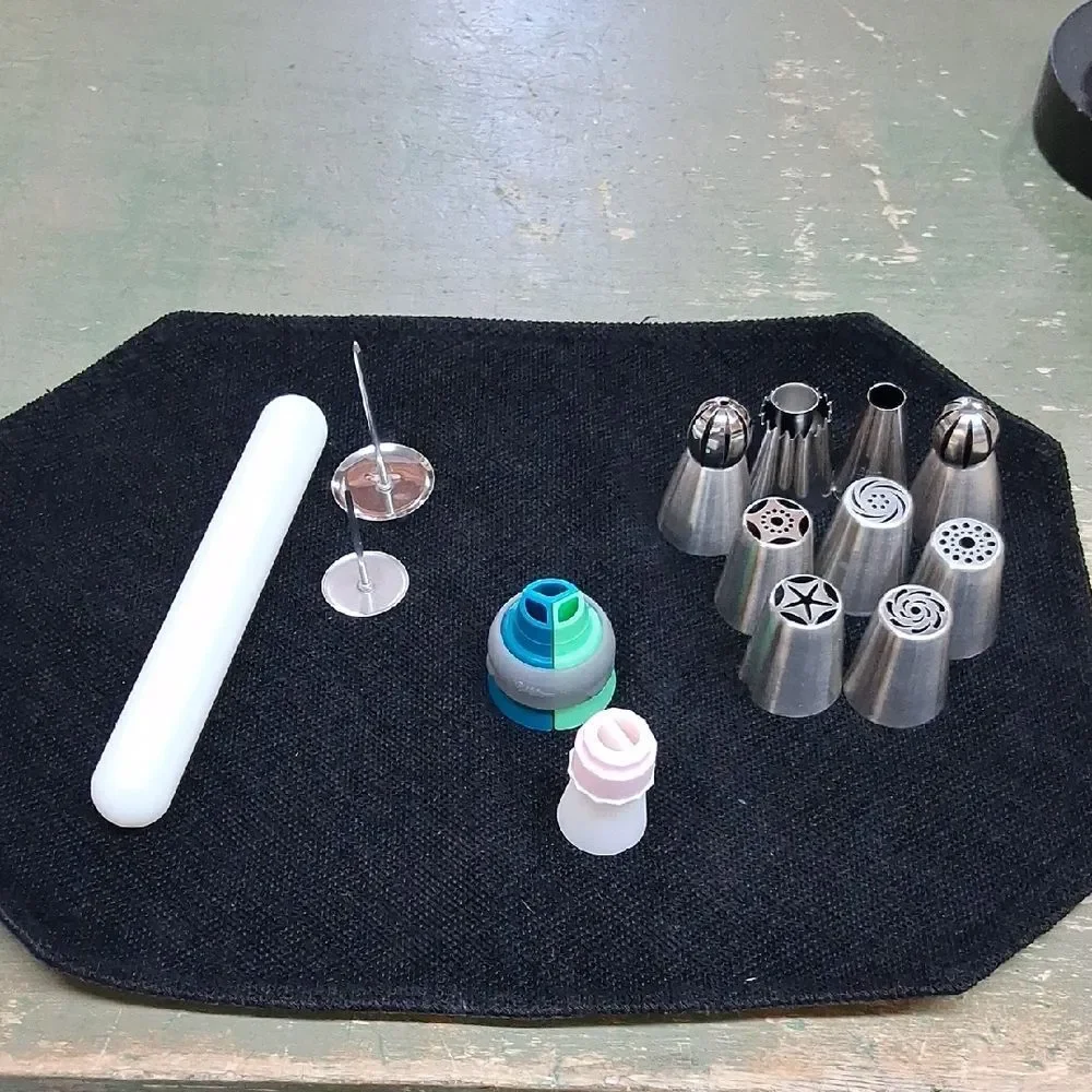 Cake, cupcake decorating tools. 14 pc. set of‎ new, unused tools.